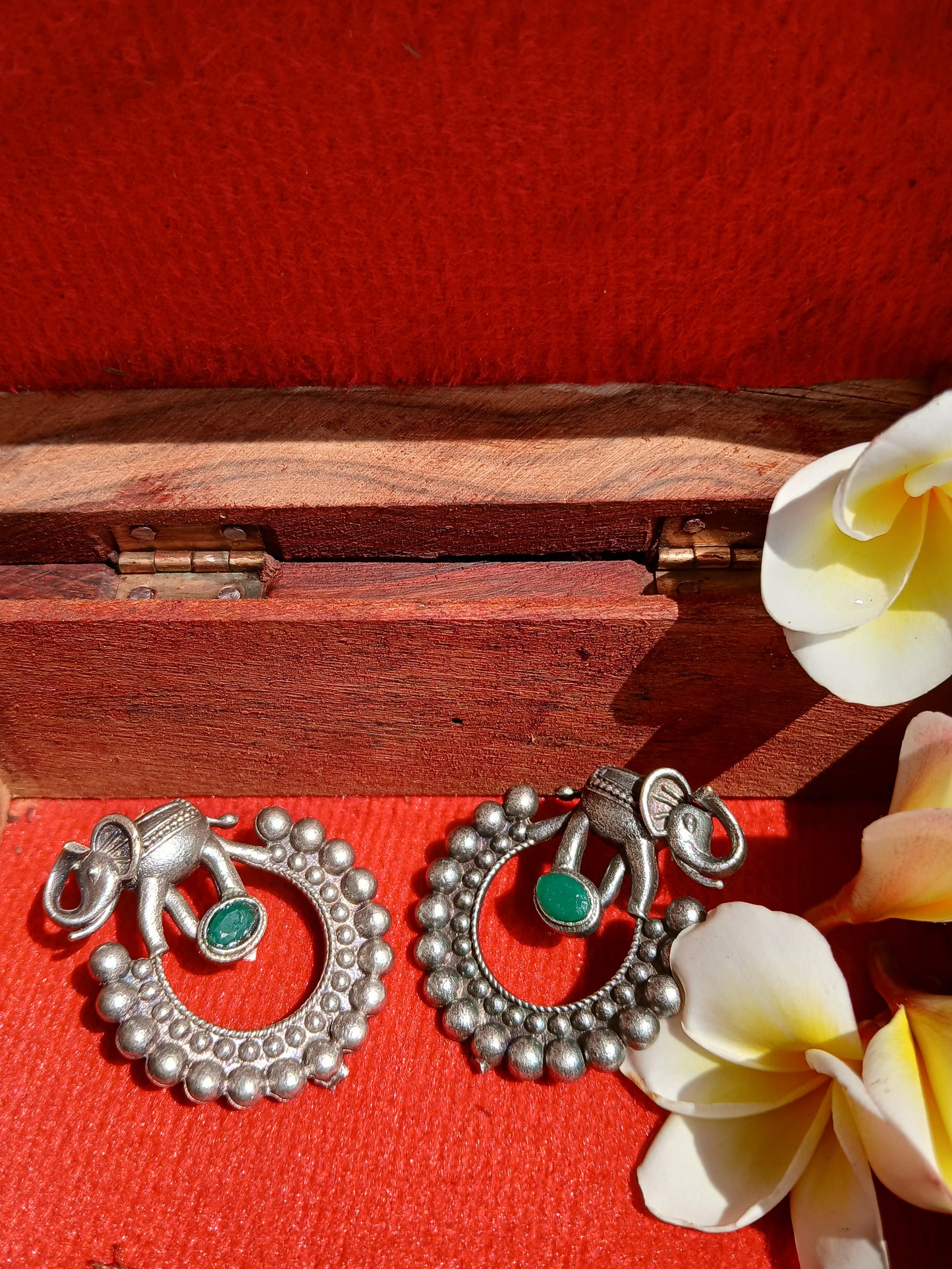 Elva Charm Studds