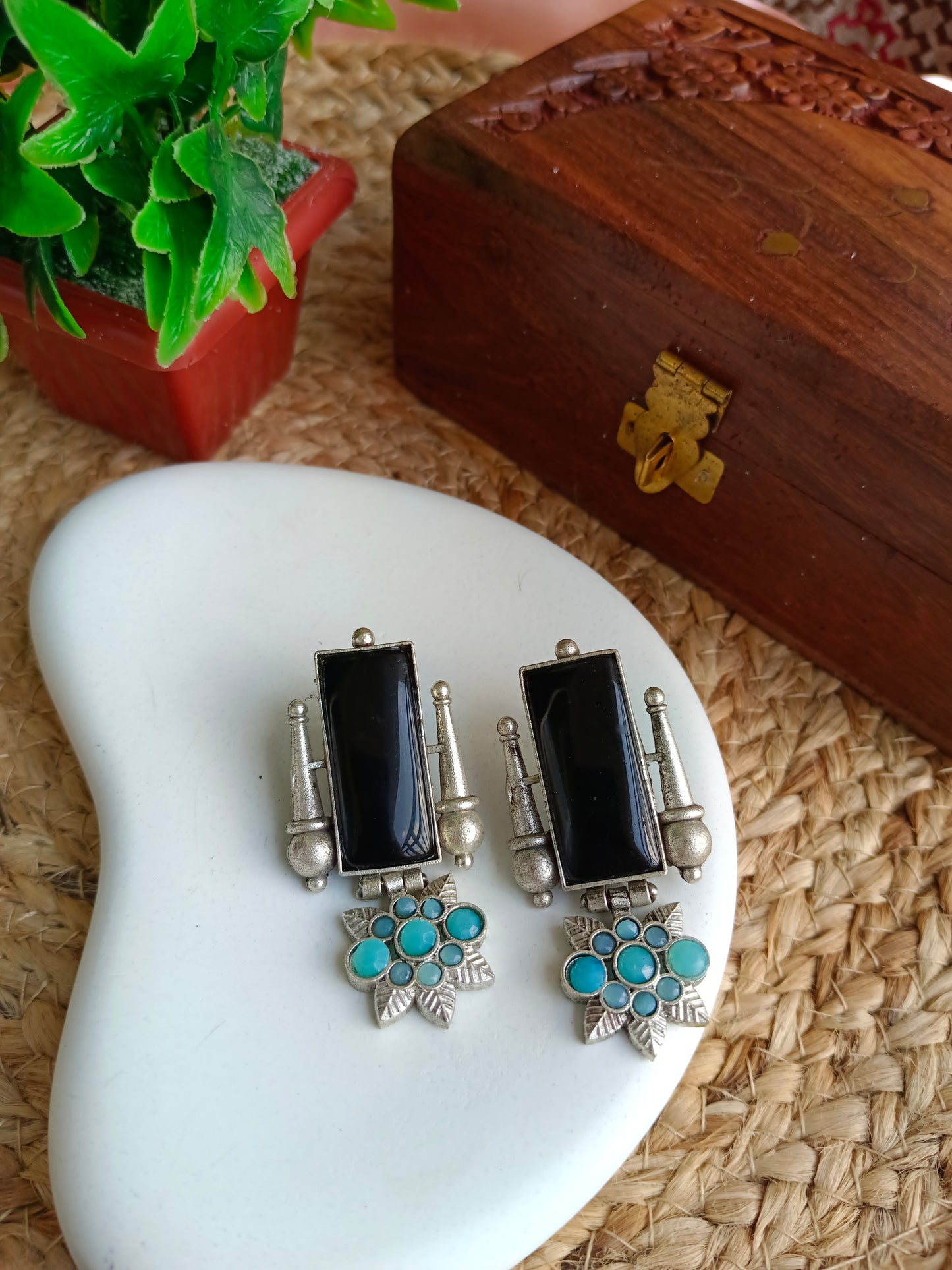Meera Black Earrings