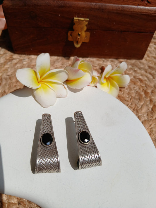 Shimer Black Studds