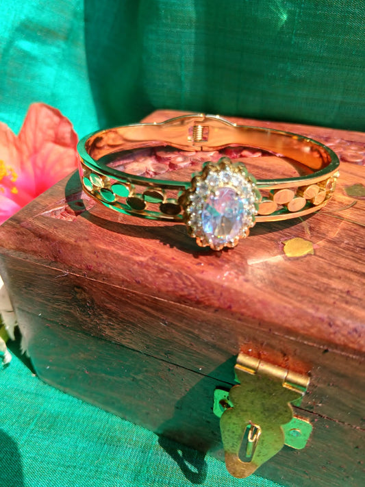 Sona Twist Bangle