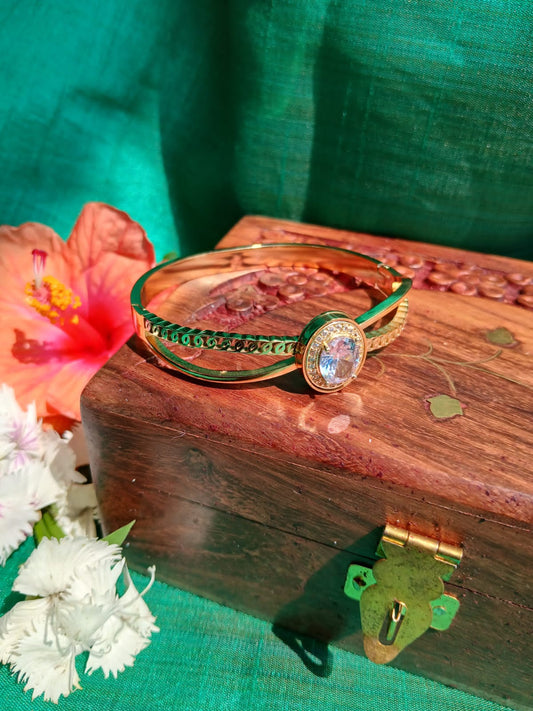 Manderian Whisper Bangle