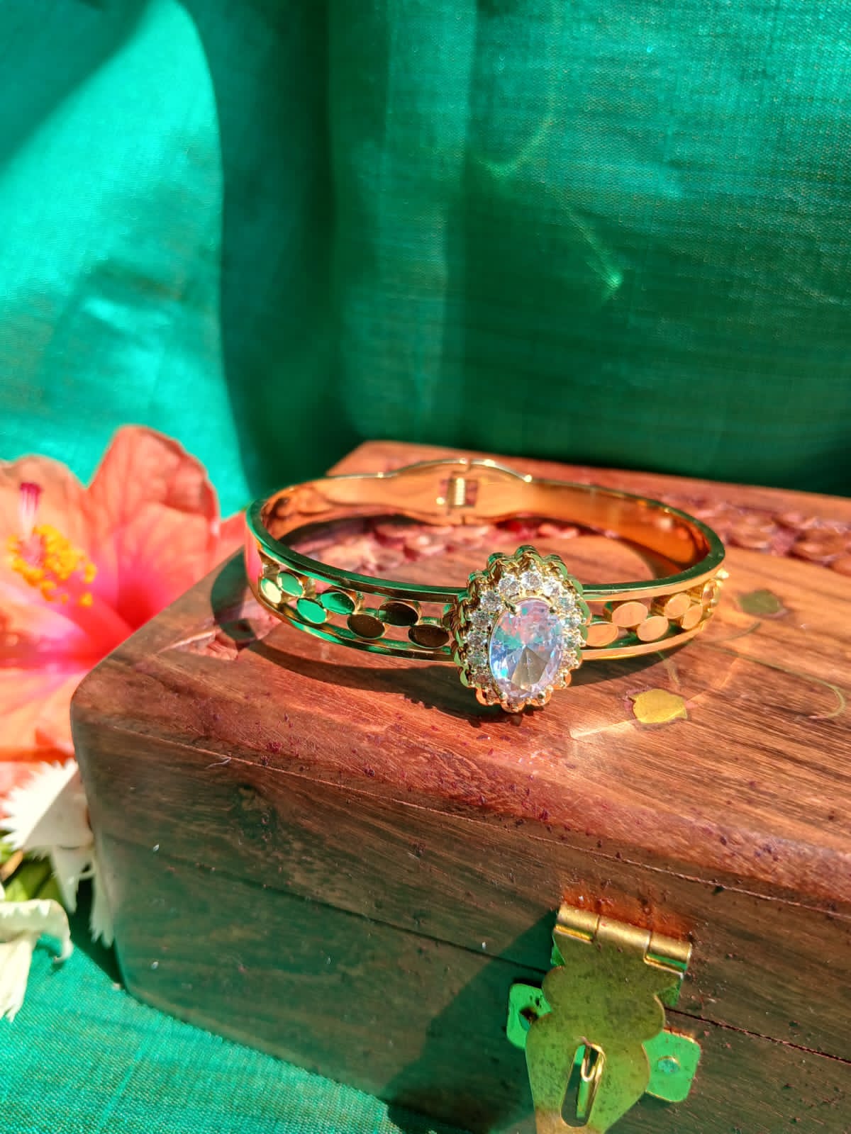 Sona Twist Bangle