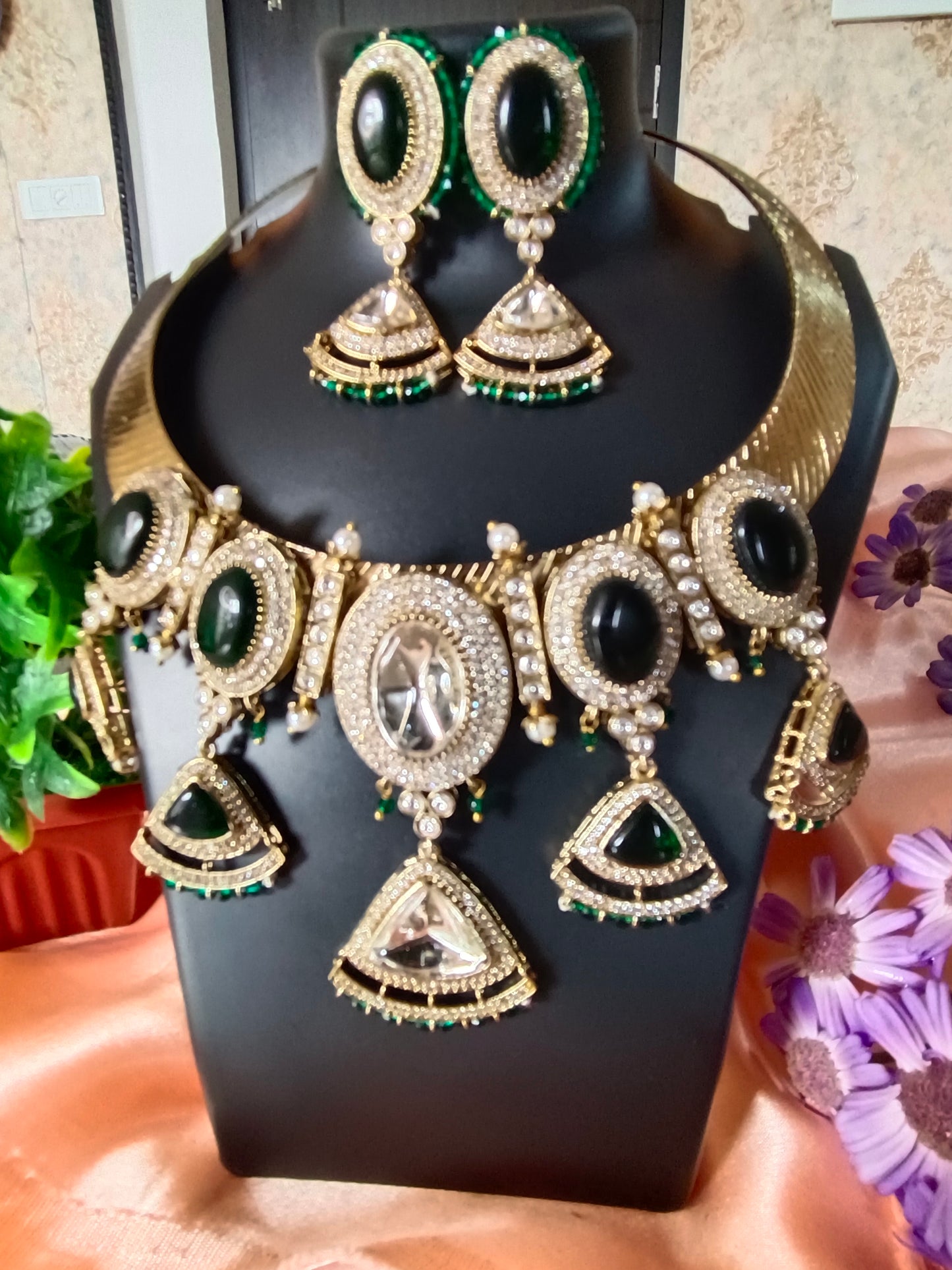 Emerald Swarna Hasli Royale