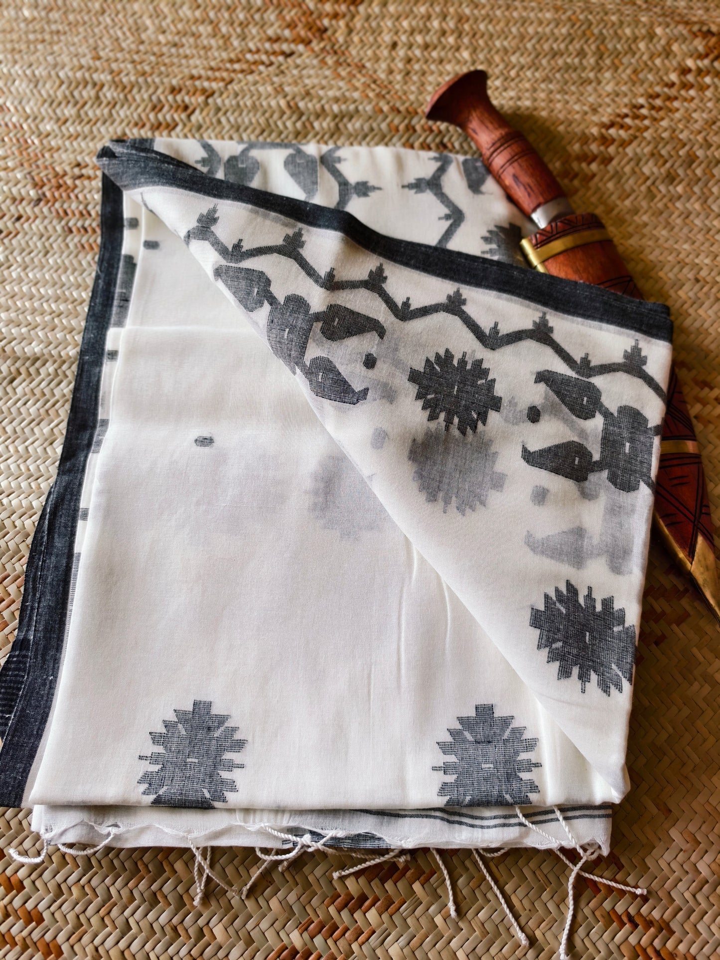 Anvesha Handloom Jamdani Aadya's Fashion Blings