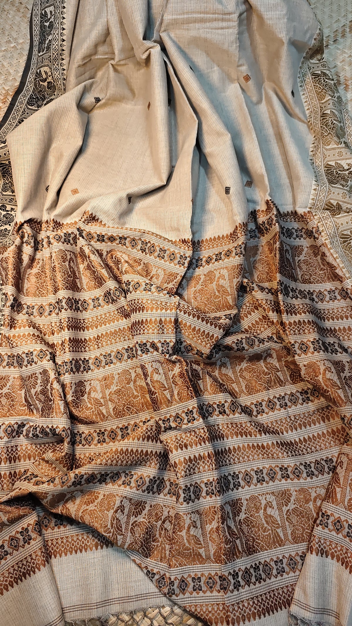 Paromota Handwoven Saree Aadya's Fashion Blings
